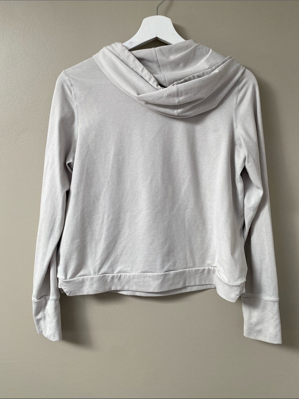 Vuori Halo Essential Hoodie Light Grey Dreamknit Athletic Loungewear - Picture 4 of 6